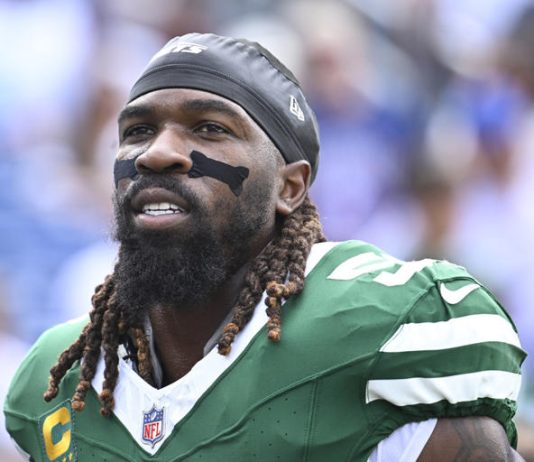 JETS STAR C.J. MOSLEY RETIRES