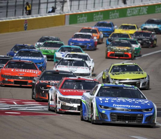 One Race to Glory: Martinsville Hosts the Final Battle for the Championship 4 - All the TV information